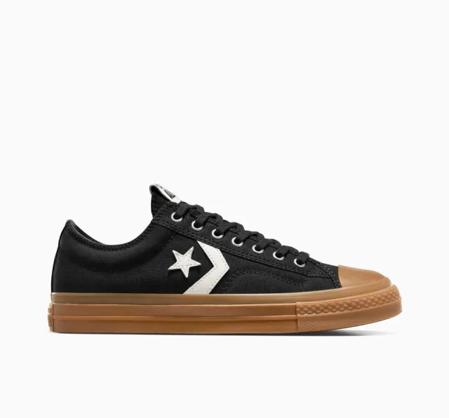 Converse star player 76 trainers in black & white