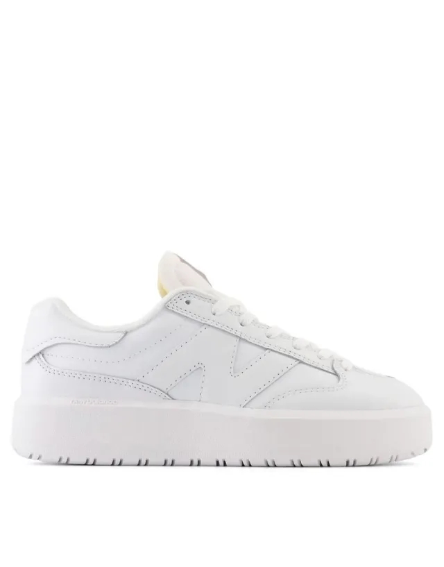 New Balance  CT302  women's Shoes (Trainers) in White