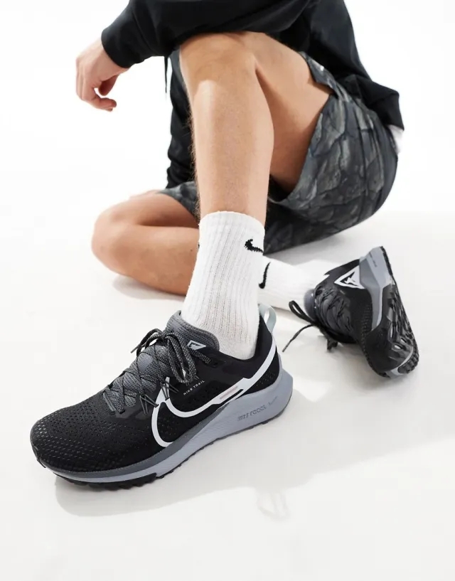 Nike Running Trail Pegasus 4 Men's Trainers In Black And White