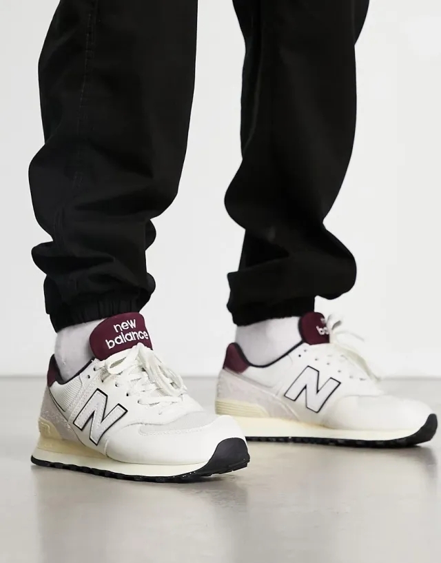 New Balance  574  women's Shoes (Trainers) in Beige
