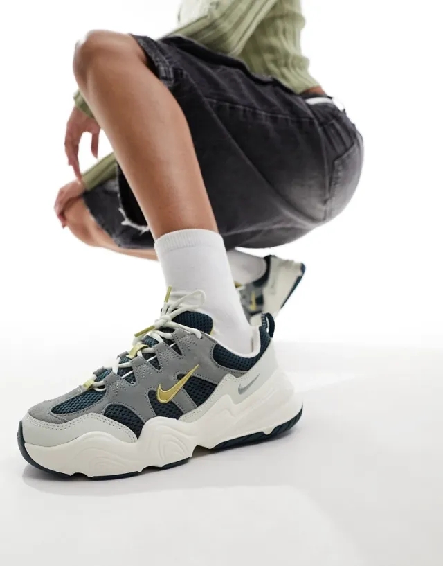 Nike Sportswear Womens Tech Hera