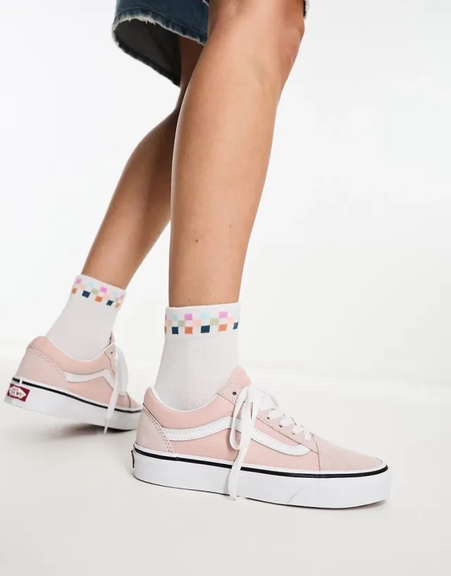 Vans  Old Skool  women's Shoes (Trainers) in Pink