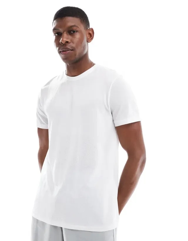 Under Armour Seamless Stride Short Sleeve T-Shirt In White