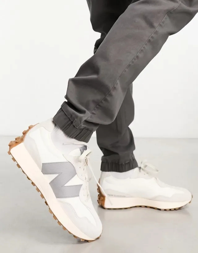 New Balance 327 Trainers