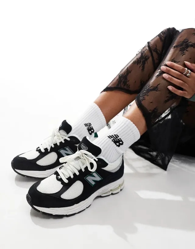 New Balance 2002R Trainer - Black - Size 9 - Black