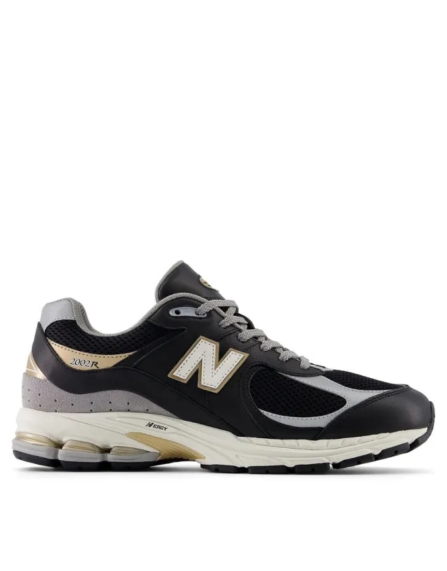New Balance 2002R Trainers In Black