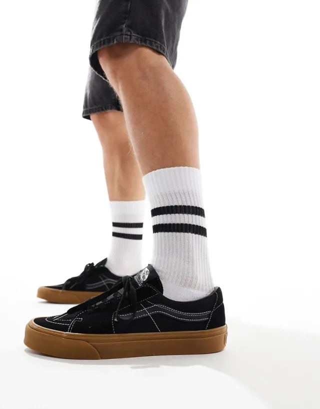 Vans  SK8-Low  men's Shoes (Trainers) in Black