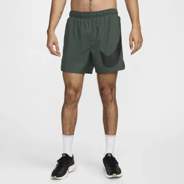 Nike Challenger Swoosh Men's 12.5cm (approx.) Dri-FIT Running Shorts - Green - Polyester