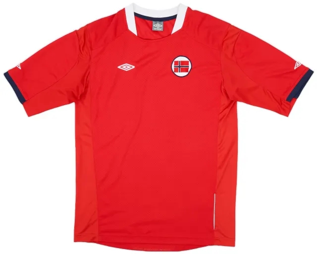Umbro 2010-11 Norway Home Shirt - 7/10 - (M)
