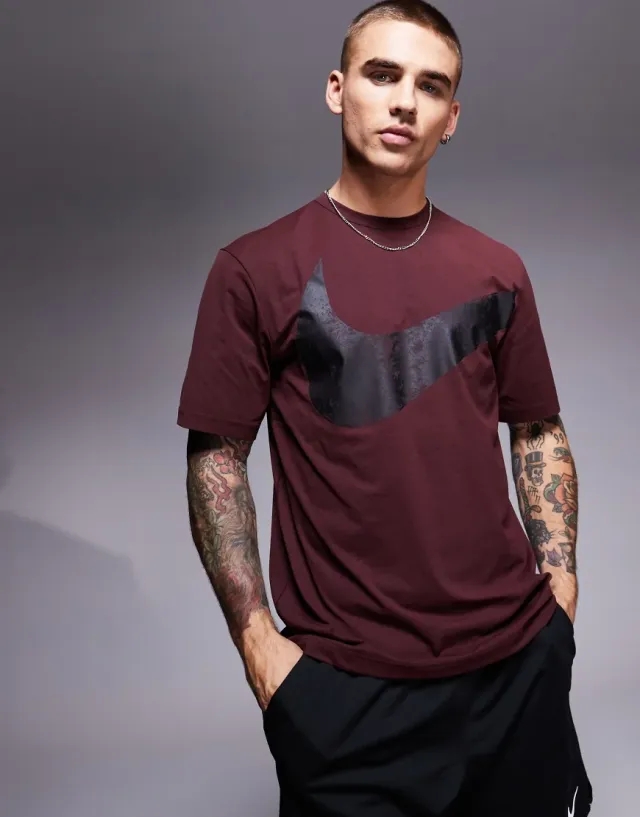 Nike Training Swoosh Graphic T-Shirt In Burgundy-Red