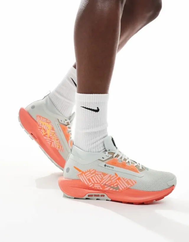Nike Pegasus Trail 5 GORE-TEX Trainer - Orange - Size 8.5 - Orange