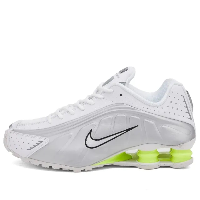 Nike Shox R4 Trainers In White And Silver