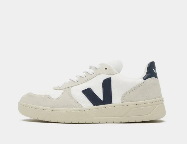 Veja  V-10  women's Shoes (Trainers) in White