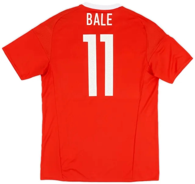 Umbro 2016-17 Wales Home Shirt Bale #11 (M)
