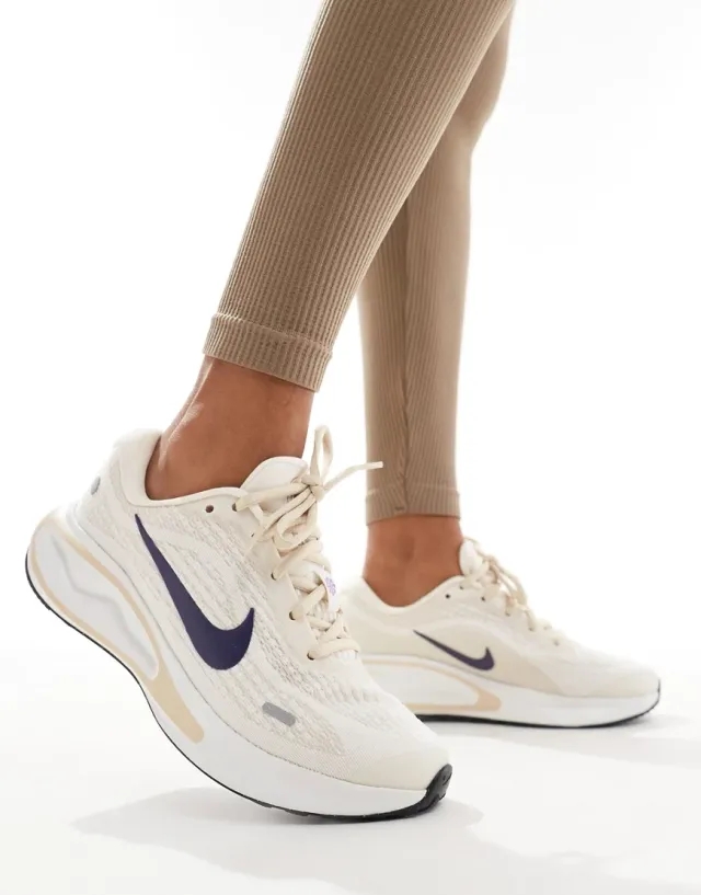 Nike Womens Journey Run