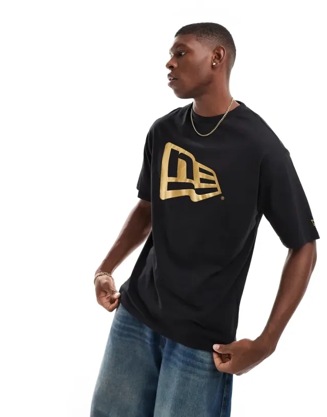 New Era Metallic Flag Motif T-Shirt In Black