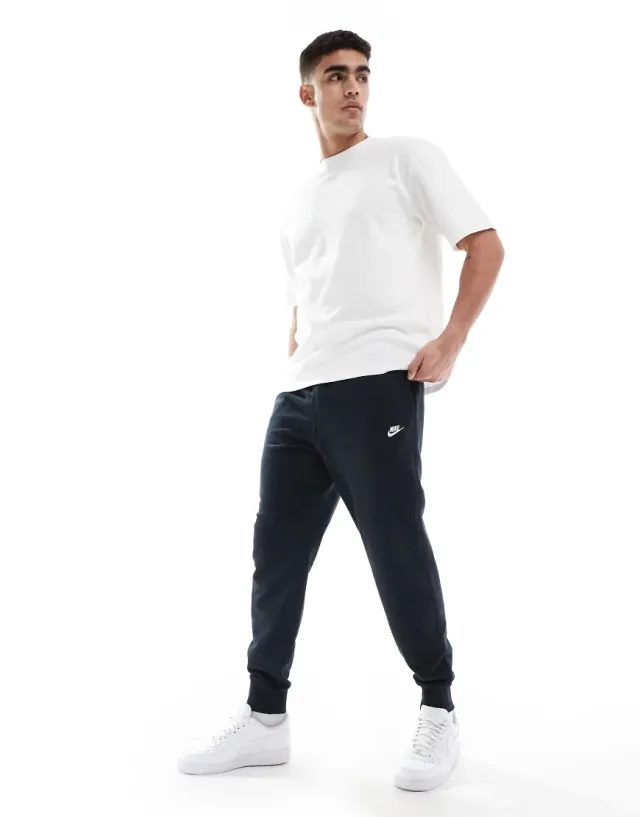 Nike Club Jogger In Black
