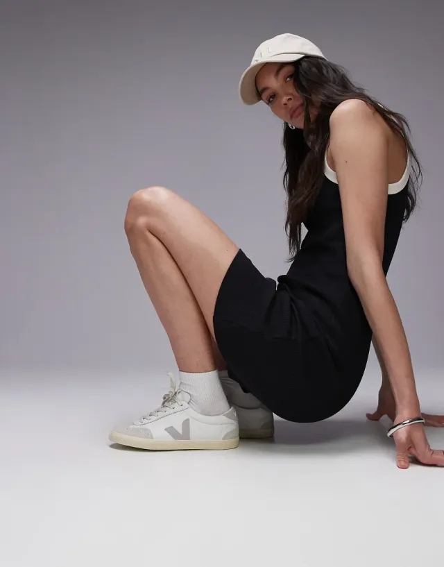 Veja Volley Leather Trainers