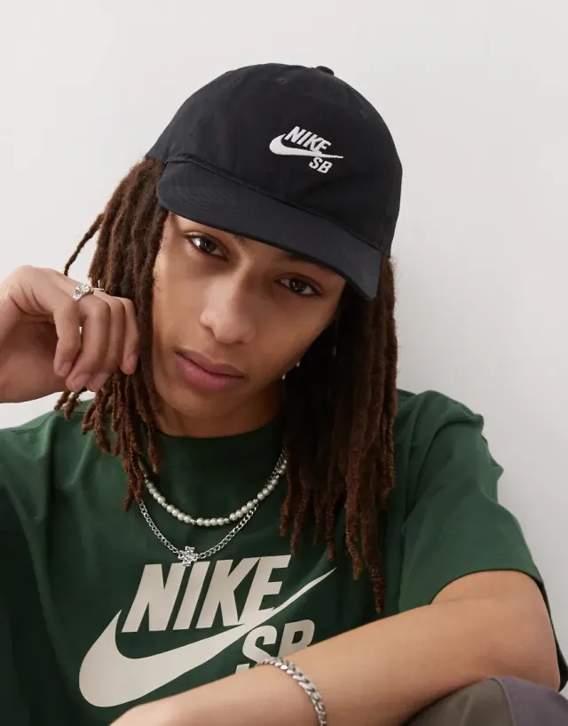 Nike Club Swoosh Cap In Black