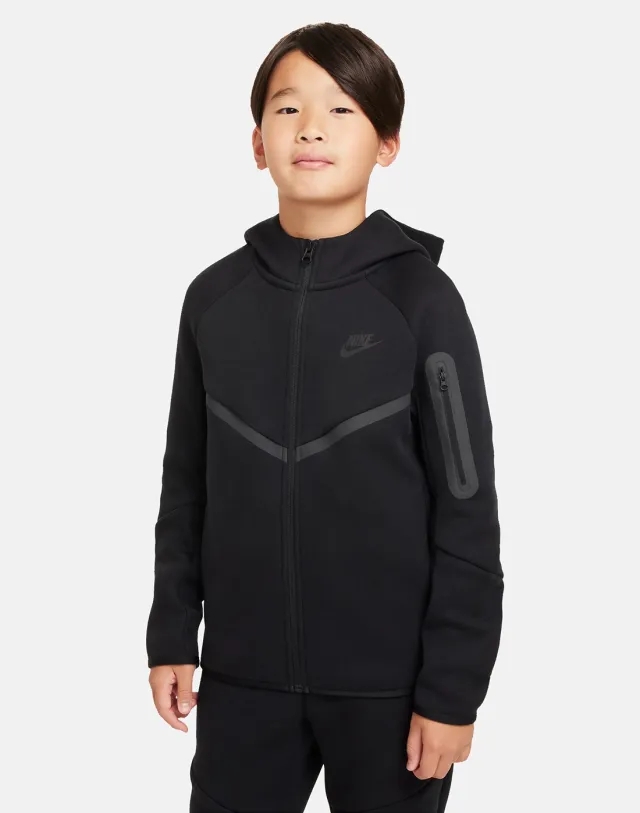 Nike Older Kids Tech Fleece Hoodie in Black