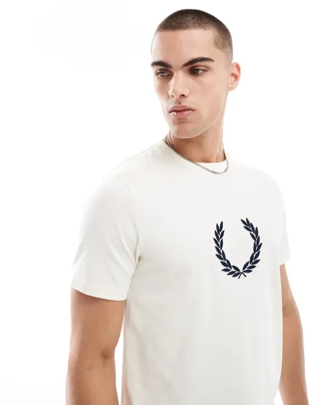 Fred Perry Textured Laurel Wreath T-Shirt In Off White