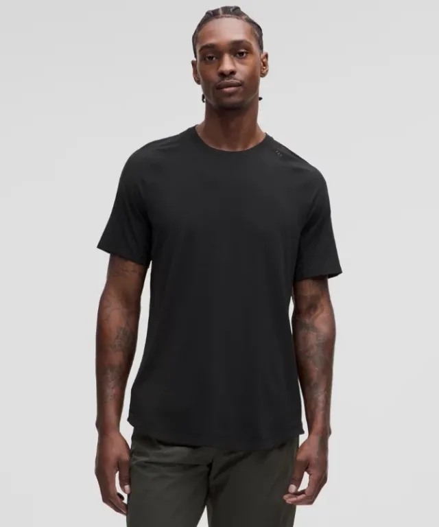 lululemon IE lululemon – Men's License to Train Short-Sleeve Shirt – Color Black – Size S