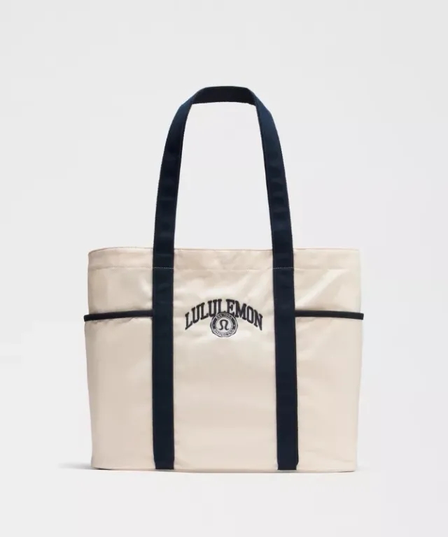 lululemon IE lululemon – Daily Multi-Pocket Canvas Tote Bag 20L Collegiate – Color Navy Blue/White