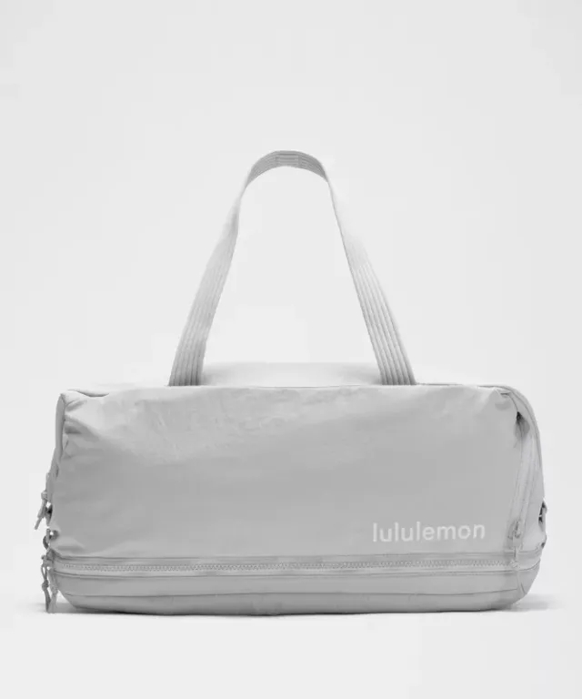 lululemon IE lululemon – 3-in-1 Gym Duffle Bag 30L – Color Silver/Grey