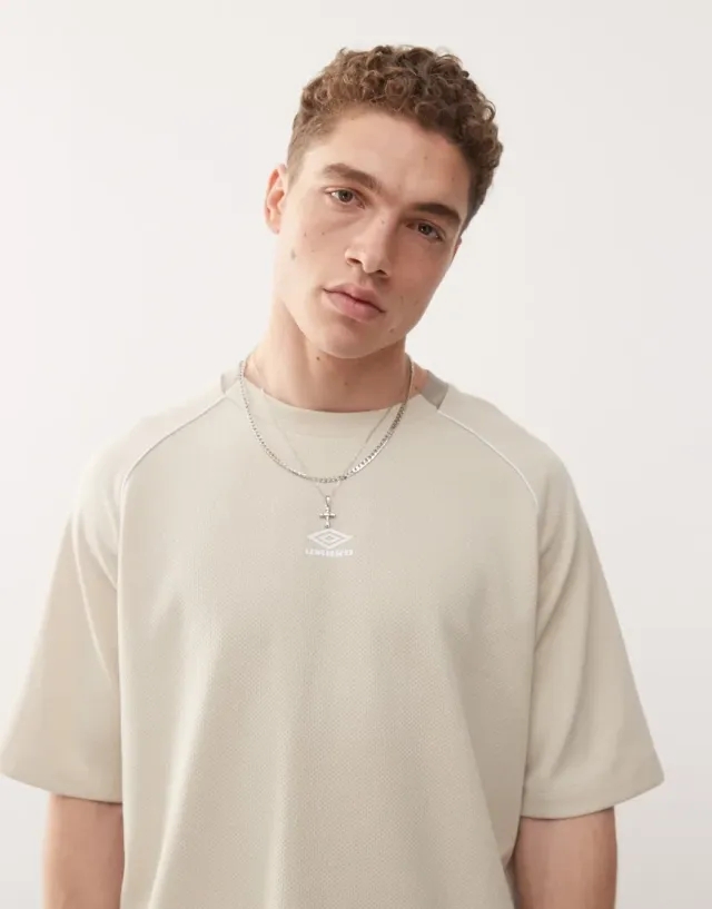Umbro Panelled Mesh T-Shirt In Beige-Grey
