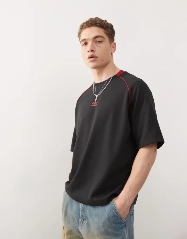 Umbro Panelled Mesh T-Shirt In Black