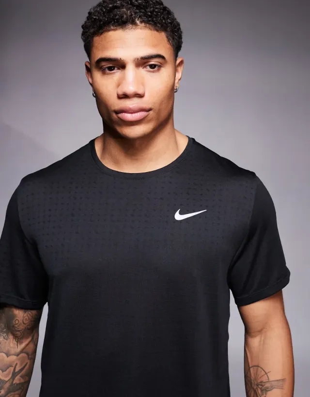 Nike Running Miler Breathe T-Shirt In Black
