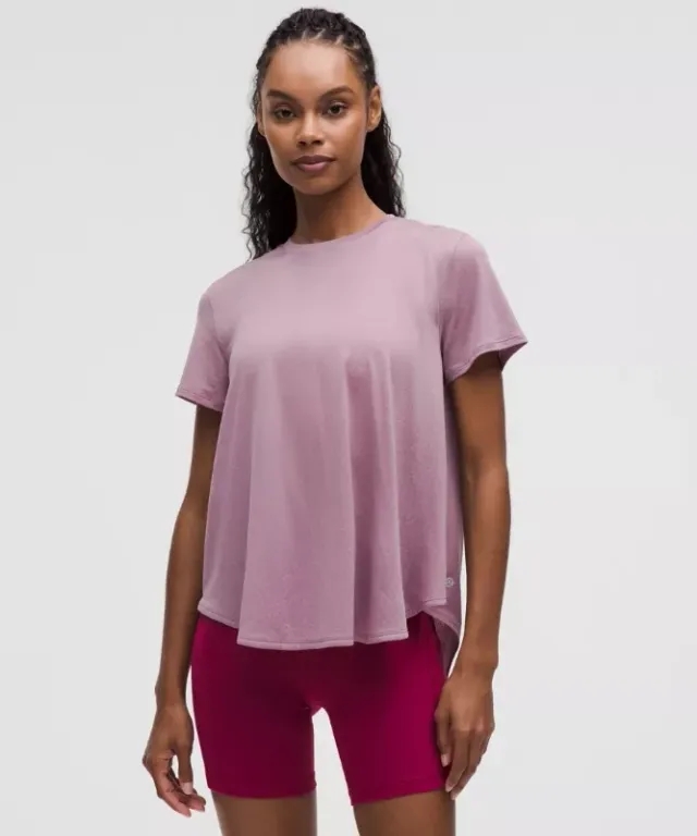 lululemon – Women's Lightweight Split-Back Training T-Shirt – Color Purple – Size L