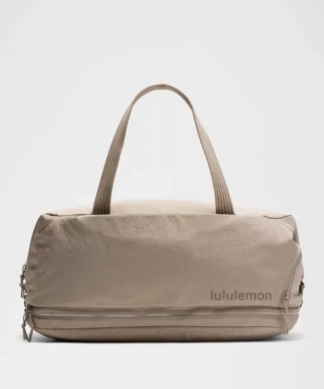 lululemon – 3-in-1 Gym Duffle Bag 30L – Color Grey/Khaki