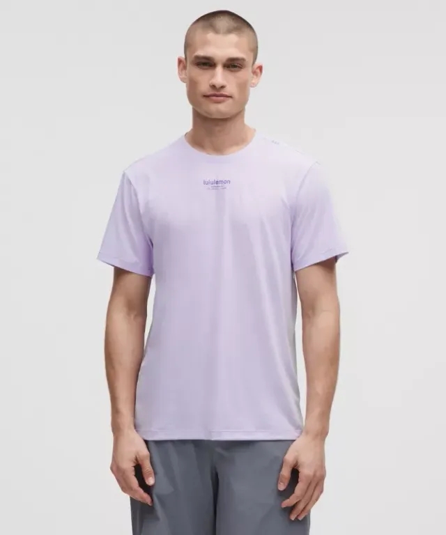 lululemon – Men's Lightweight Knit Workout Short-Sleeve Shirt – Size L
