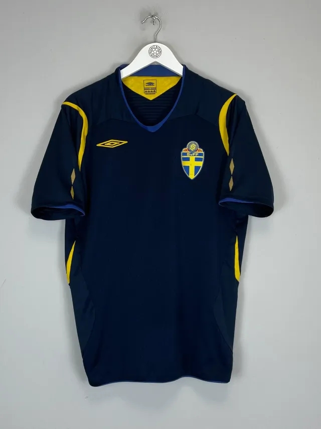 CULT KITS - 2008/10 SWEDEN AWAY SHIRT (L) UMBRO