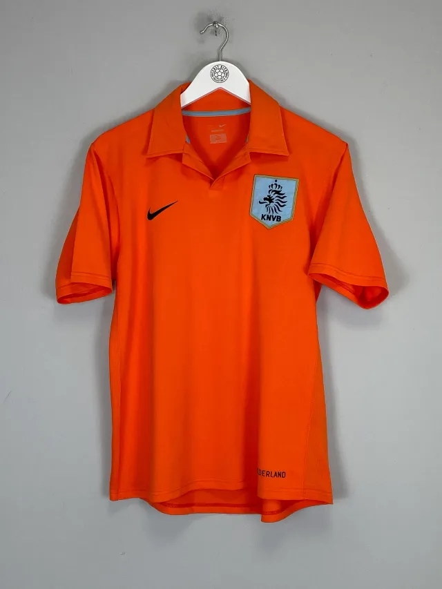 CULT KITS - 2006/07 NETHERLANDS HOME SHIRT (M) NIKE
