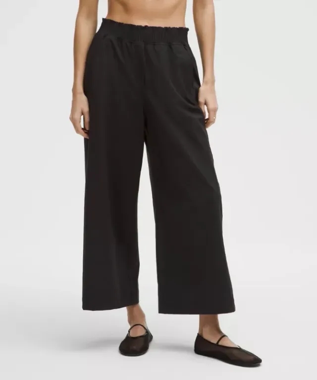 lululemon – Women's Stretch Woven Ruffle-Waist Wide-Leg Cropped Pants – Color Black – Size L
