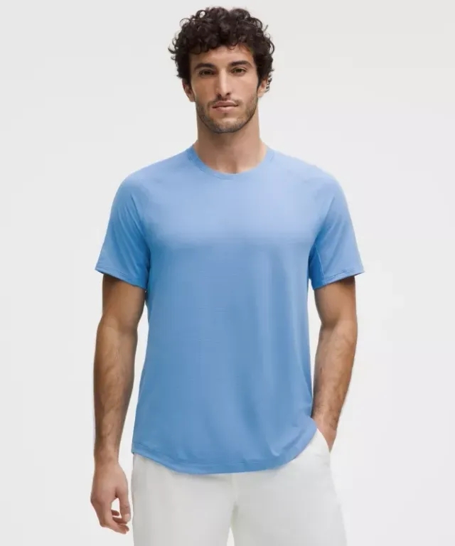 lululemon – Men's License to Train Short-Sleeve Shirt – Color Blue – Size 3XL