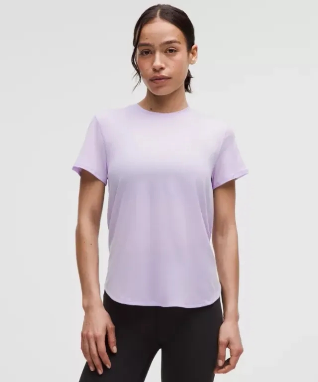 lululemon – Women's Lightweight Split-Back Training T-Shirt – Color Purple – Size L