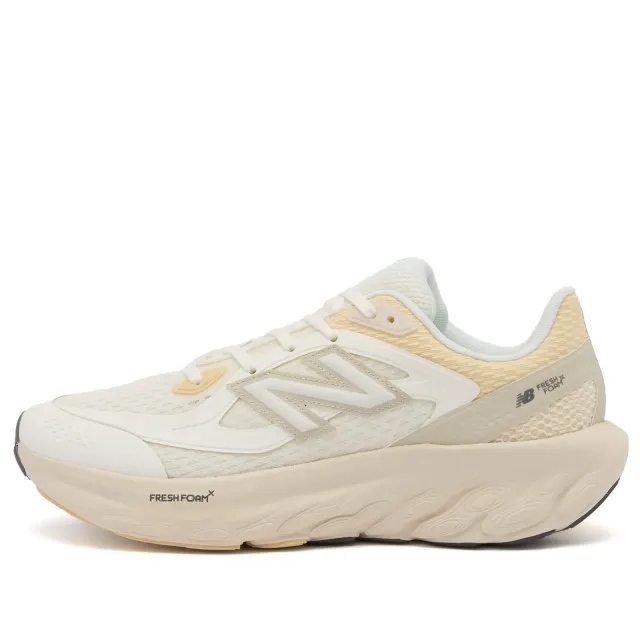 New Balance Men's 800 in White/Beige Mesh