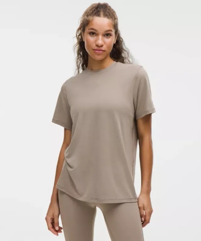 lululemon – Women's Jersey Training Short-Sleeve Shirt – Color Grey/Khaki – Size 0