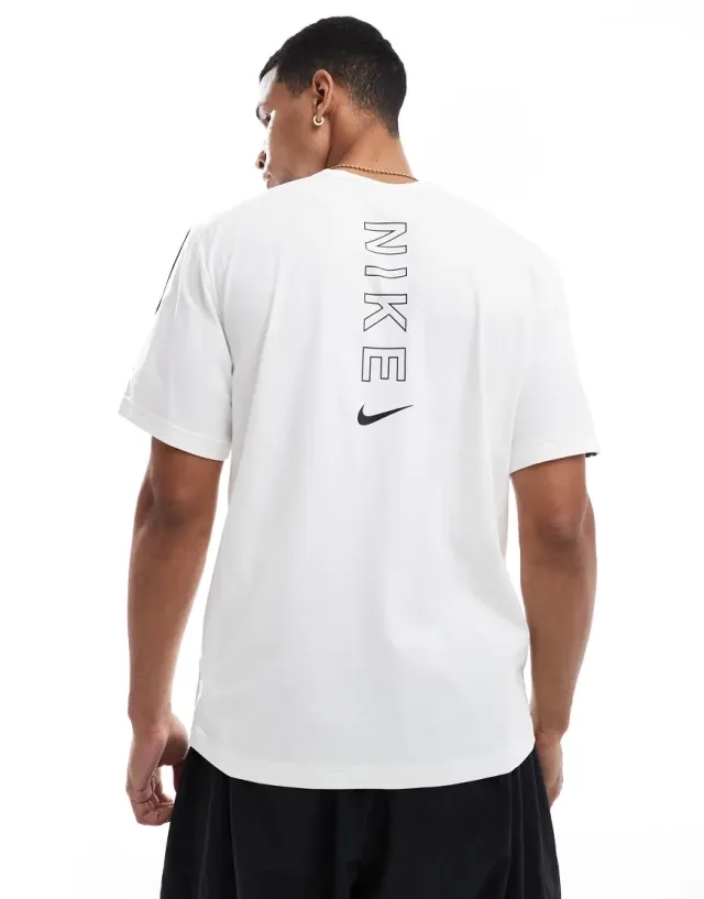 Nike Short Sleeve T-Shirt In White