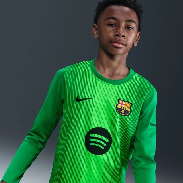 F.C. Barcelona 2025/26 Stadium Goalkeeper Older Kids' Nike Dri-FIT Football Replica Shirt - Green - Sustainable Materials