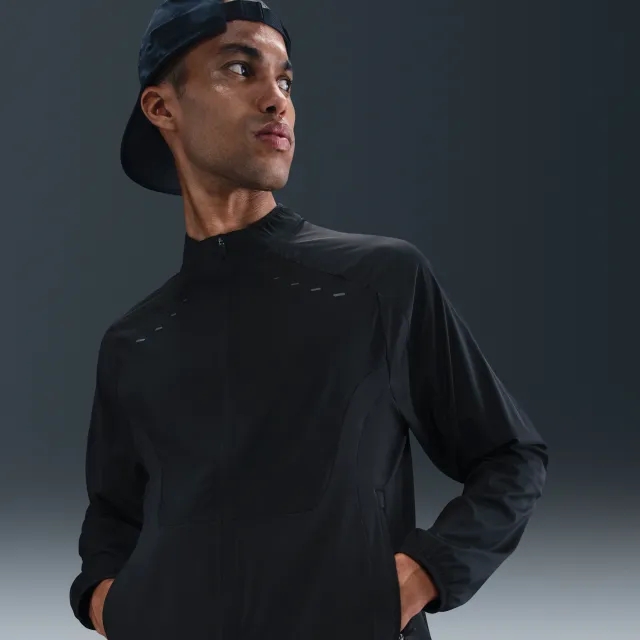 Nike Run Men's Lightweight Running Jacket - Black - Nylon/Elastane