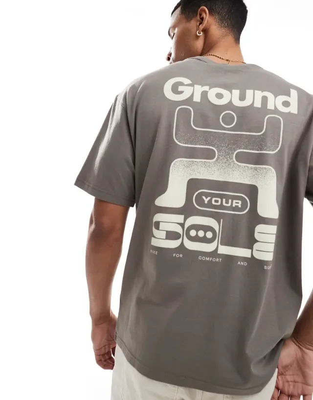 Nike Short Sleeve Graphic Print T-Shirt In Grey-Neutral