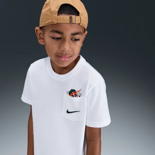 Nike Sportswear Older Kids' T-Shirt - White