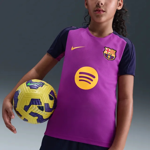 F.C. Barcelona Strike Older Kids' Nike Dri-FIT Football Short-Sleeve Top - Vivid Purple - Sustainable Materials