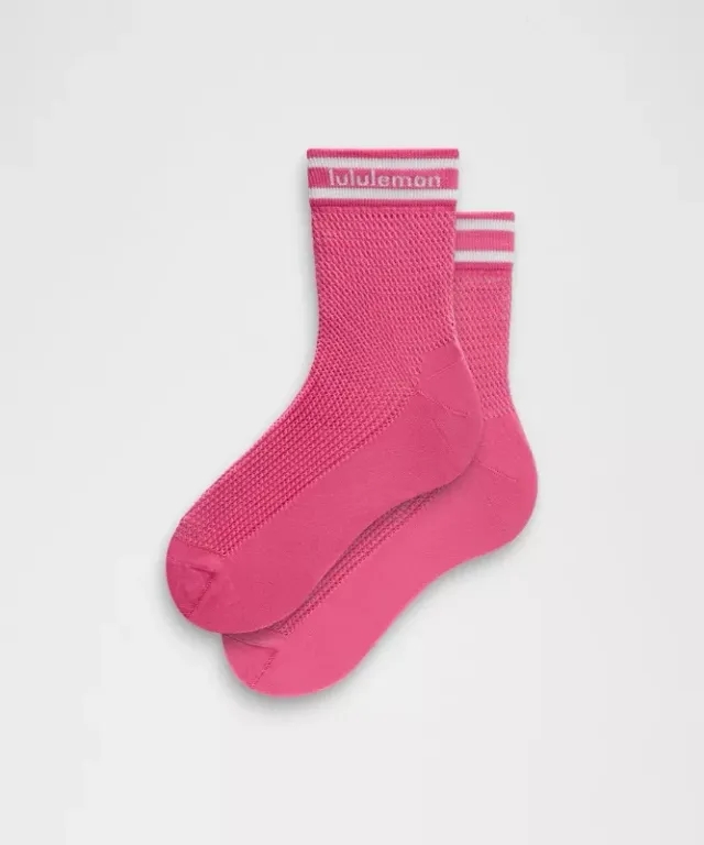 lululemon – Unisex Open Knit Quarter Socks – Color Pink/White – Size L
