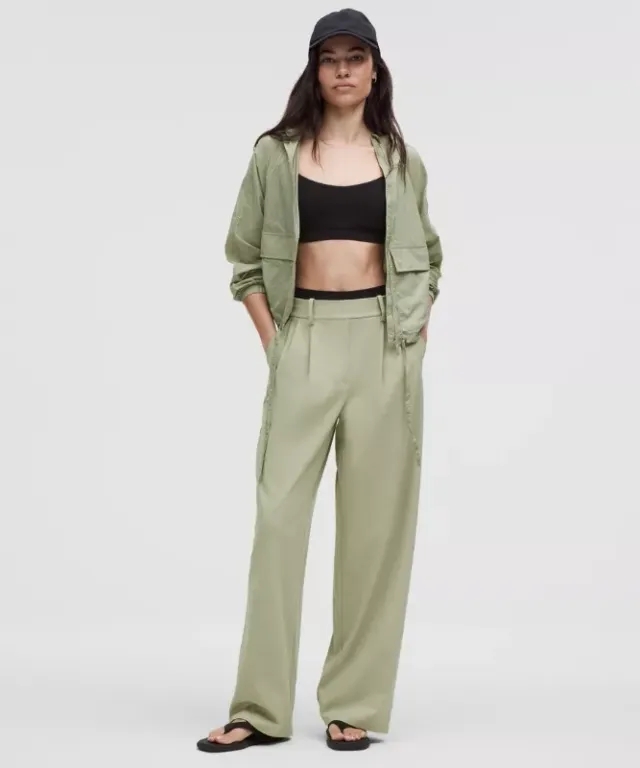 lululemon – Women's Hood-Lite Relaxed-Fit Jacket – Color Green/Pastel – Size L