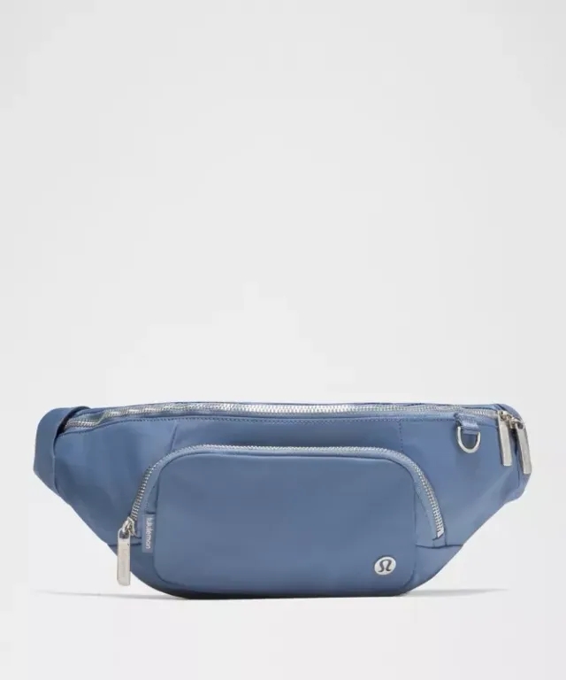 lululemon – Everywhere Belt Bag Extra Large 4L Metal – Color Silver/Blue